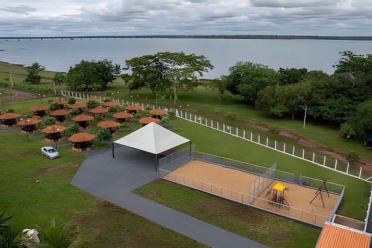 Sobrado em Condomínio com lazer - Vista p/ Clube