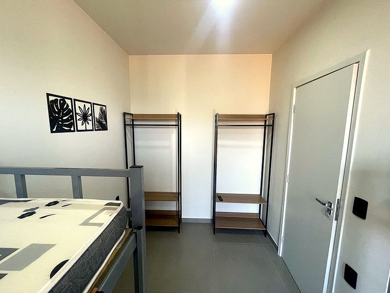 Sobrado em Condomínio com lazer - Vista p/ Clube