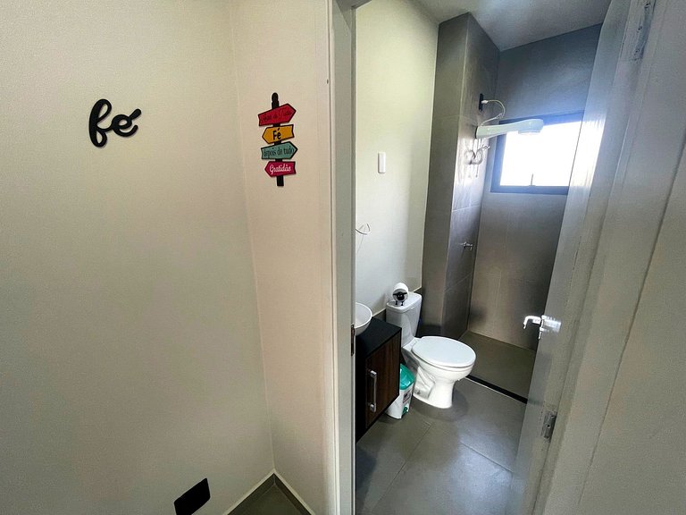 Sobrado em Condomínio com lazer - Vista p/ Clube