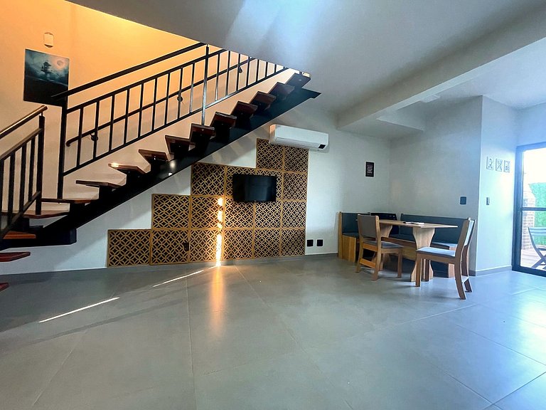 Sobrado em Condomínio com lazer - Vista p/ Clube